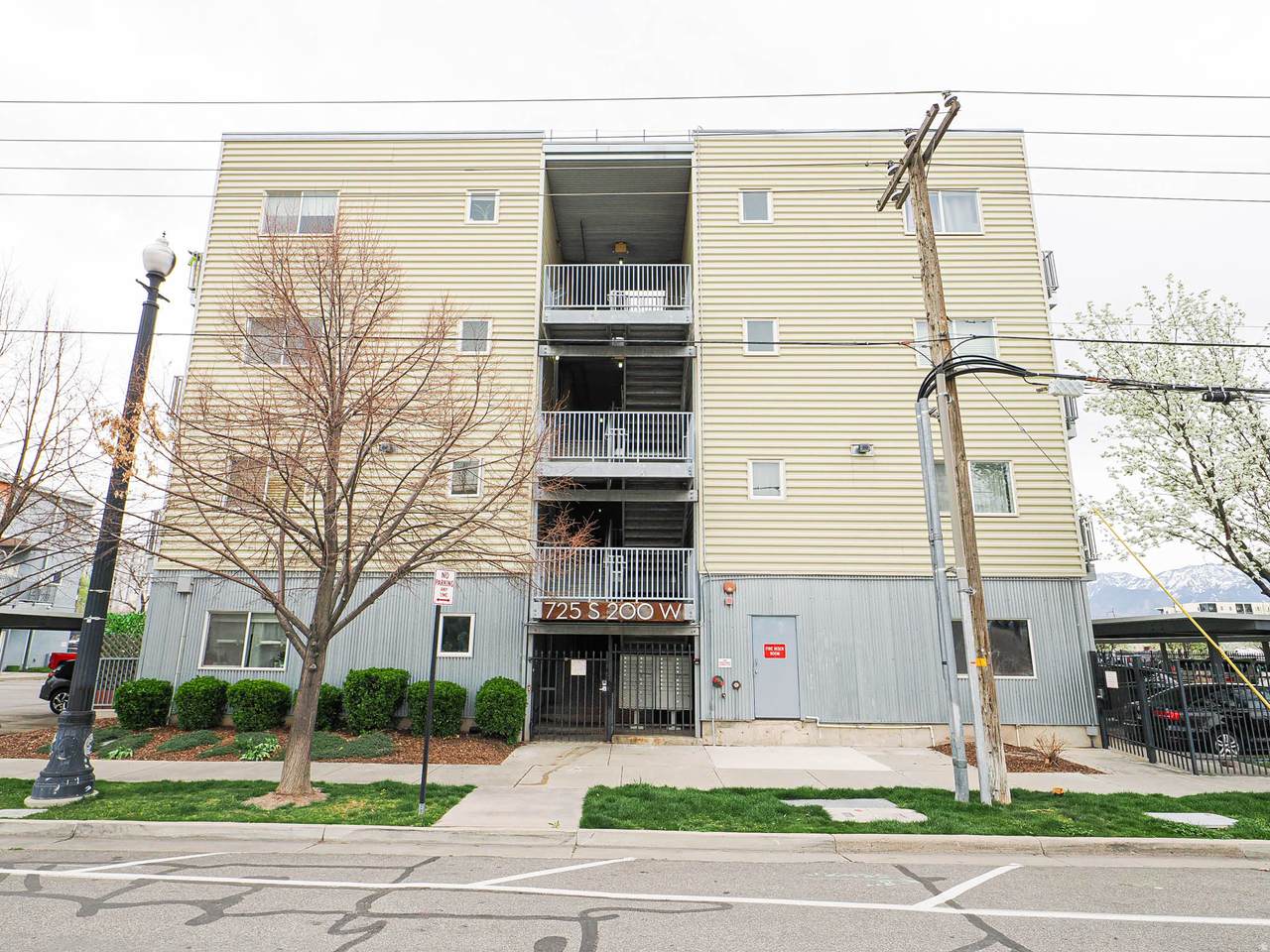 725 200 - Photo 1