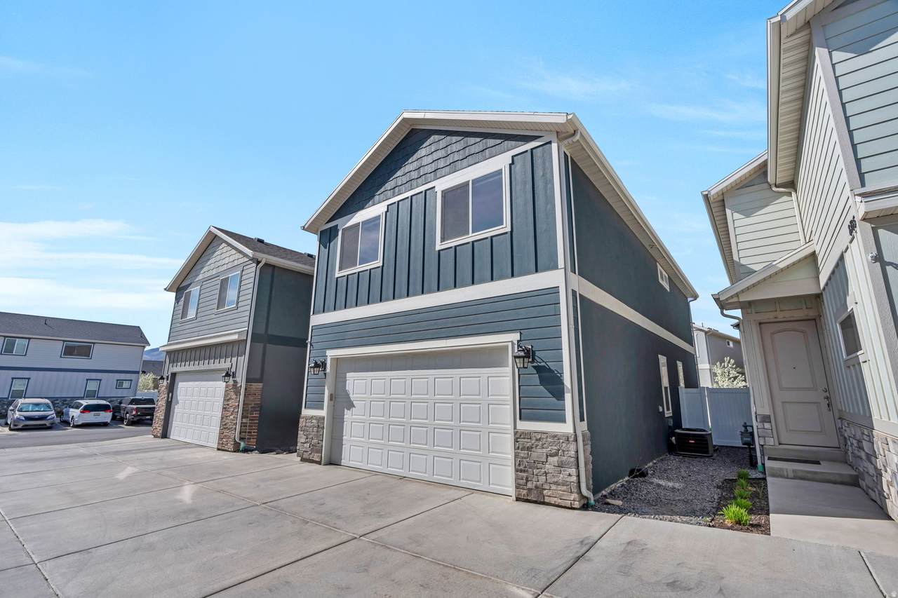 8703 Riviera Aly - Photo 1