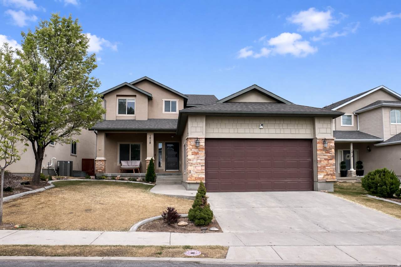 1918 Woodview Dr - Photo 1