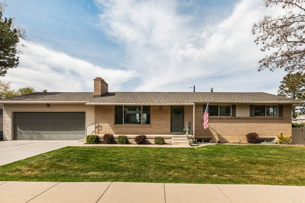 2156 Elaine Dr - Photo 1