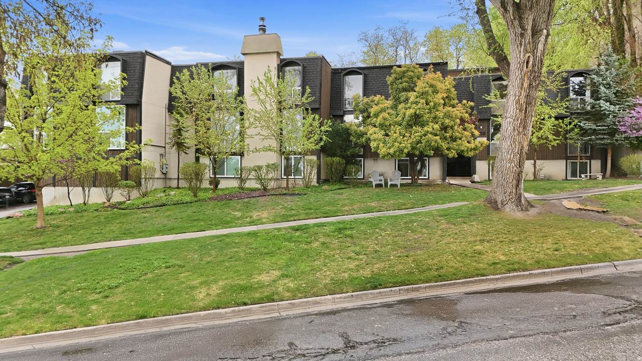 438 Center St - Photo 1