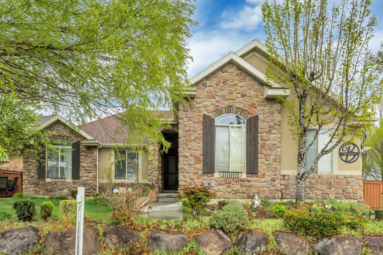 2462 Stonehaven Loop - Photo 1