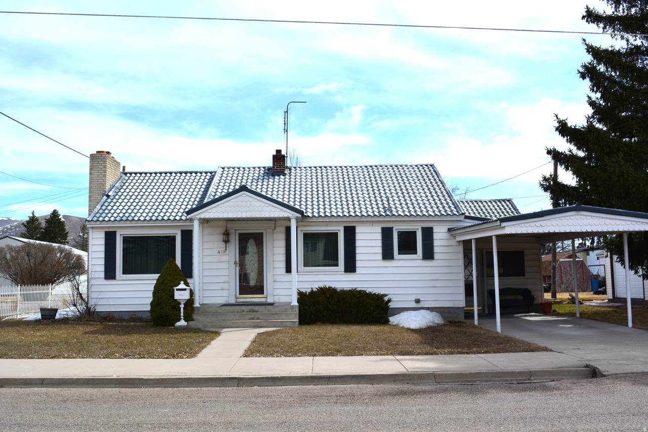 418 9TH St - Photo 1