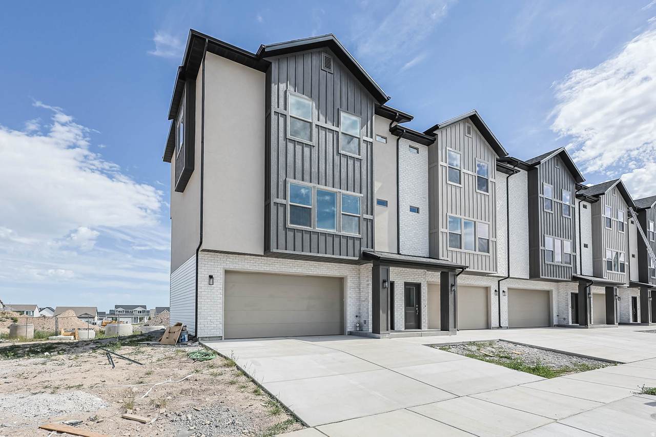 654 Caroles Way - Photo 1