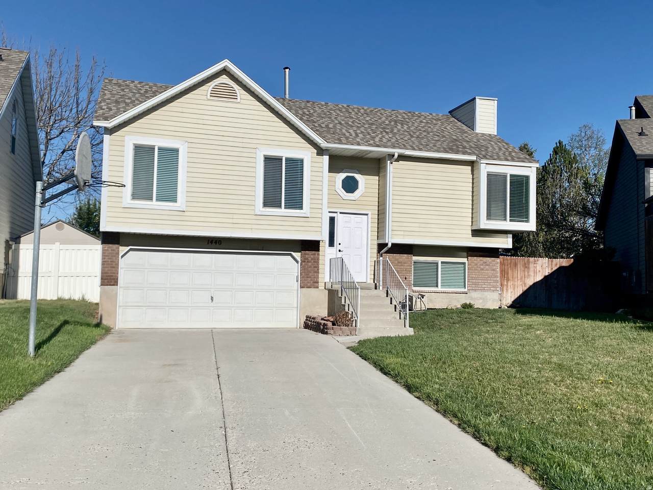 1440 Countrywood Ln - Photo 1