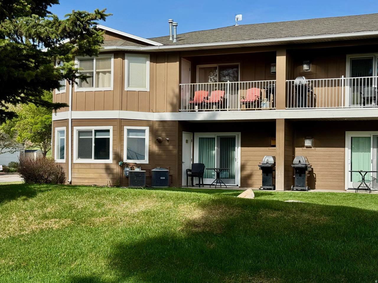 815 Harbor Dr - Photo 1