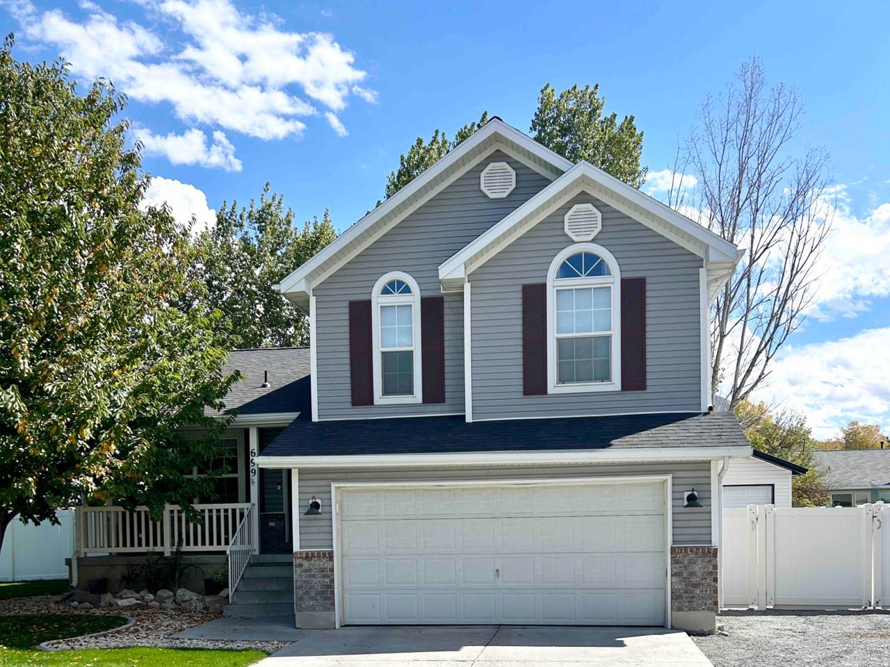 699 Country Club Dr - Photo 1