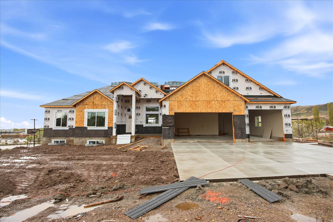417 Skyline Dr - Photo 1