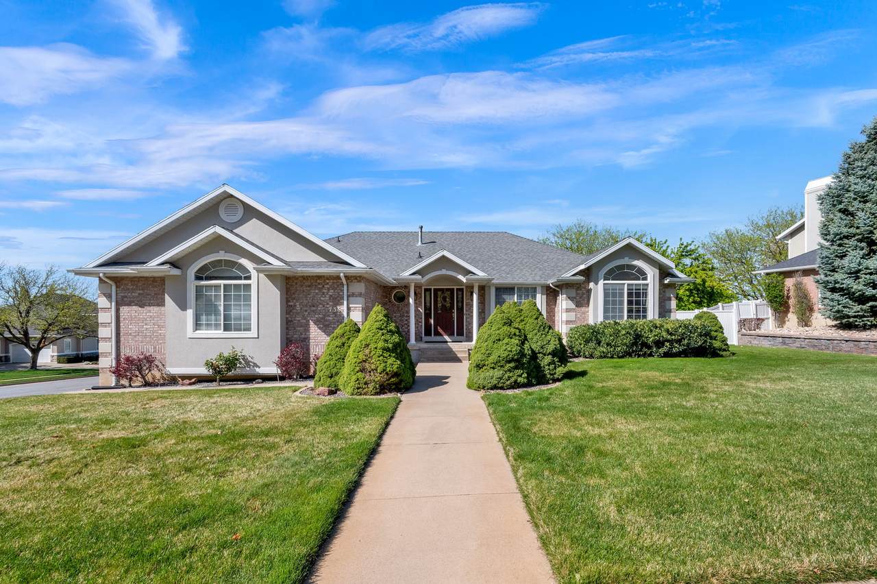 736 Deer View Cir - Photo 1