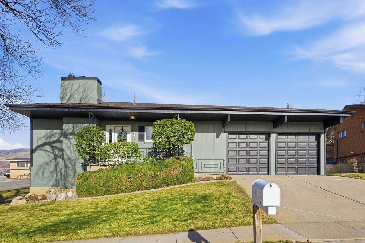 1087 Arlington Way - Photo 1