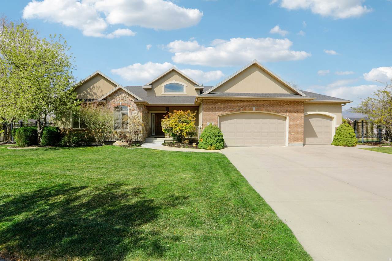699 Carlquist Dr - Photo 1