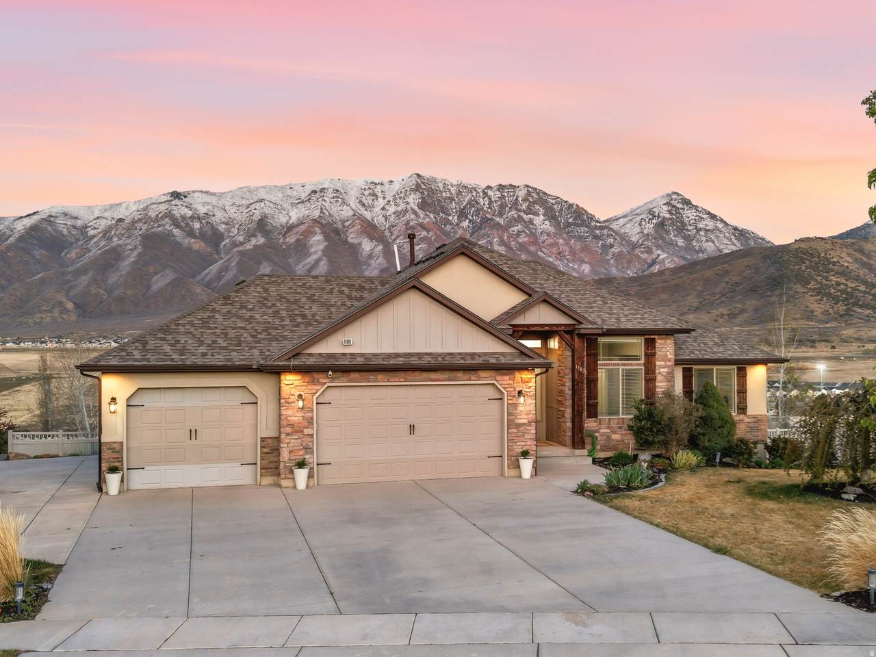 1183 Foothill Dr - Photo 1