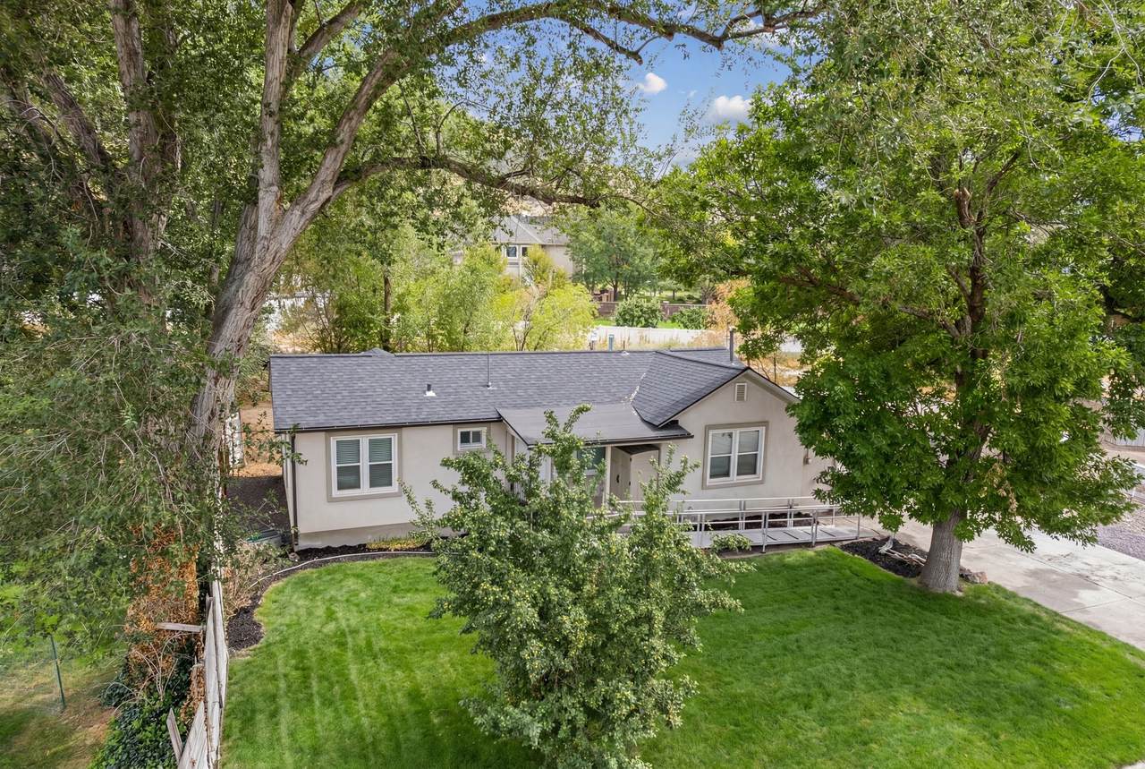 13307 1300 - Photo 1