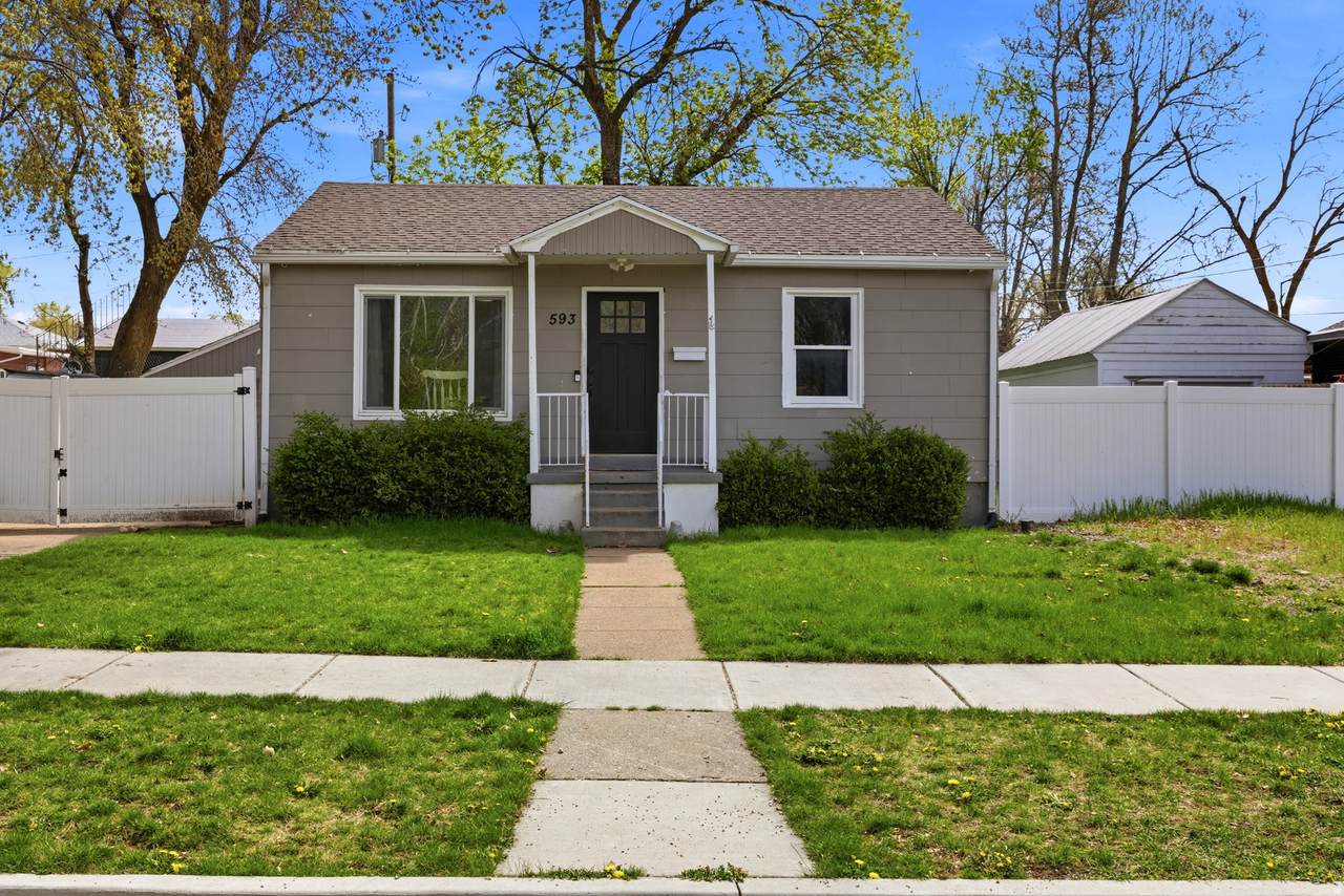593 38TH St - Photo 1