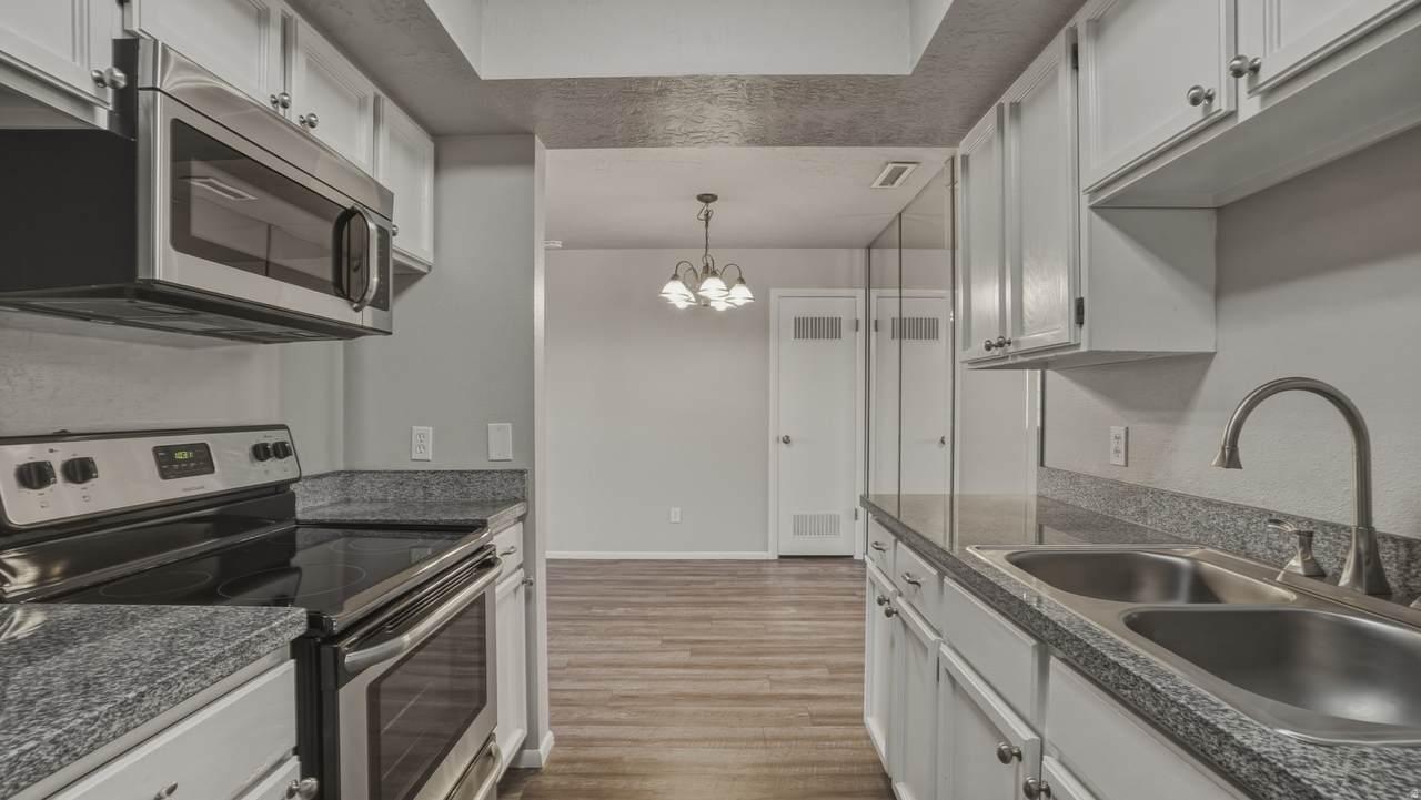 1462 Foxboro Dr - Photo 1