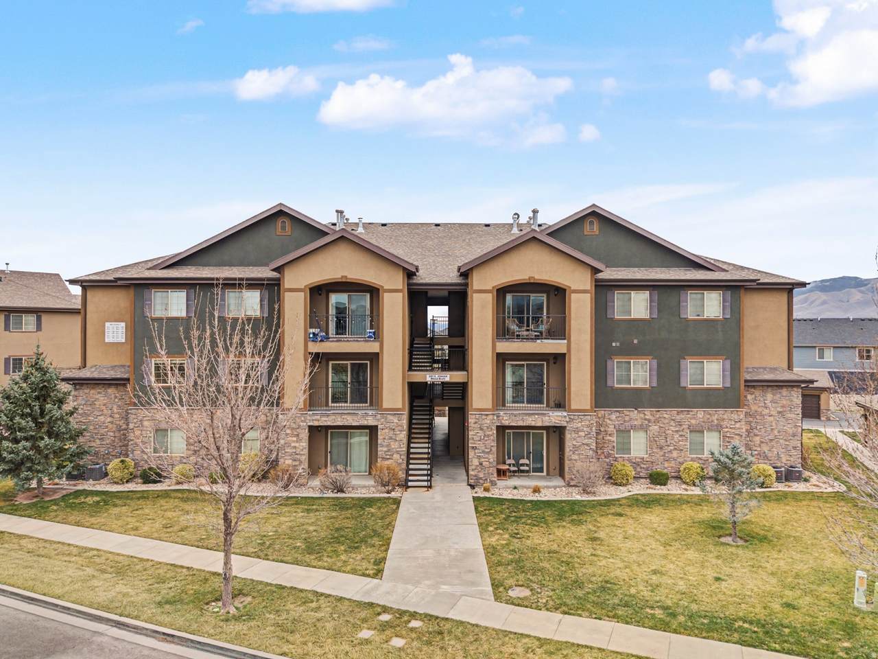 203 Jordan Ridge Blvd - Photo 1