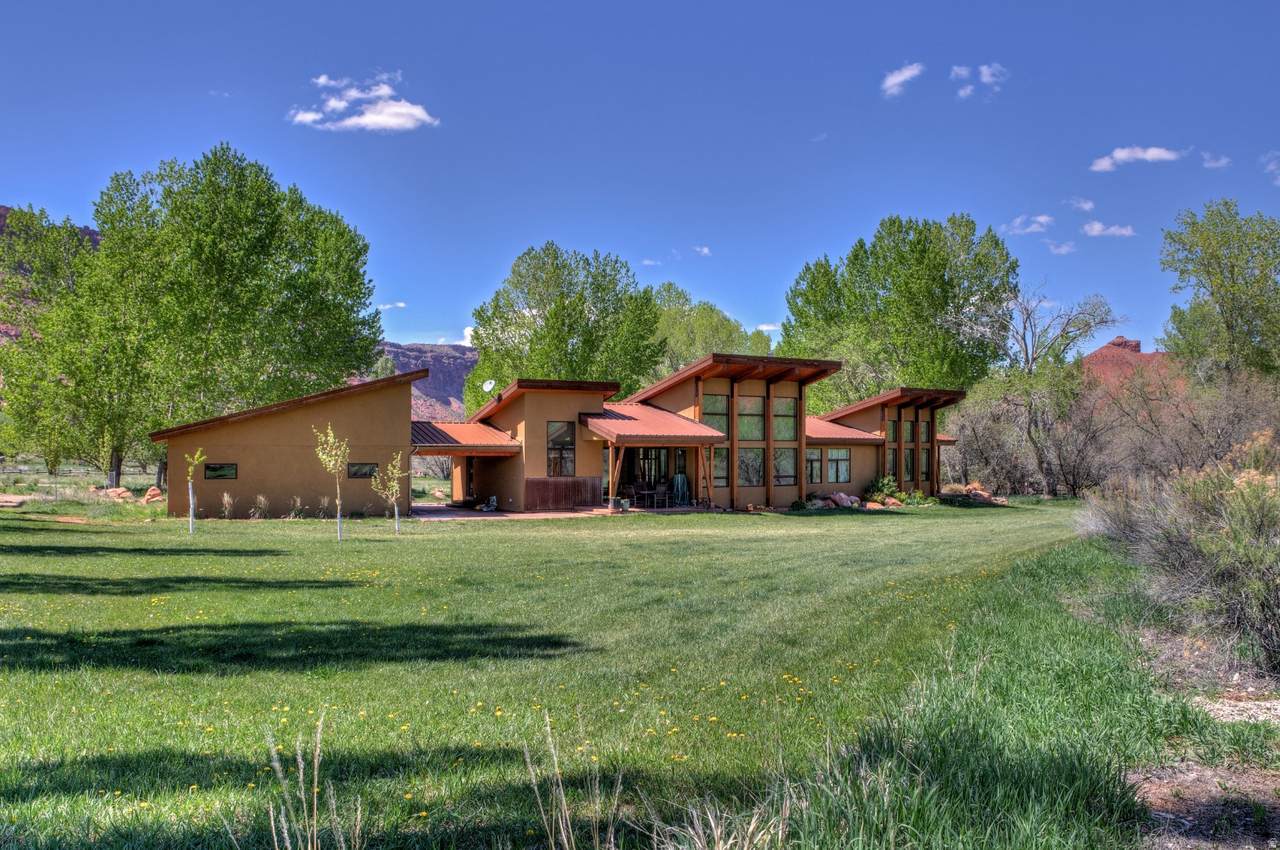 425 Amber Ln - Photo 1
