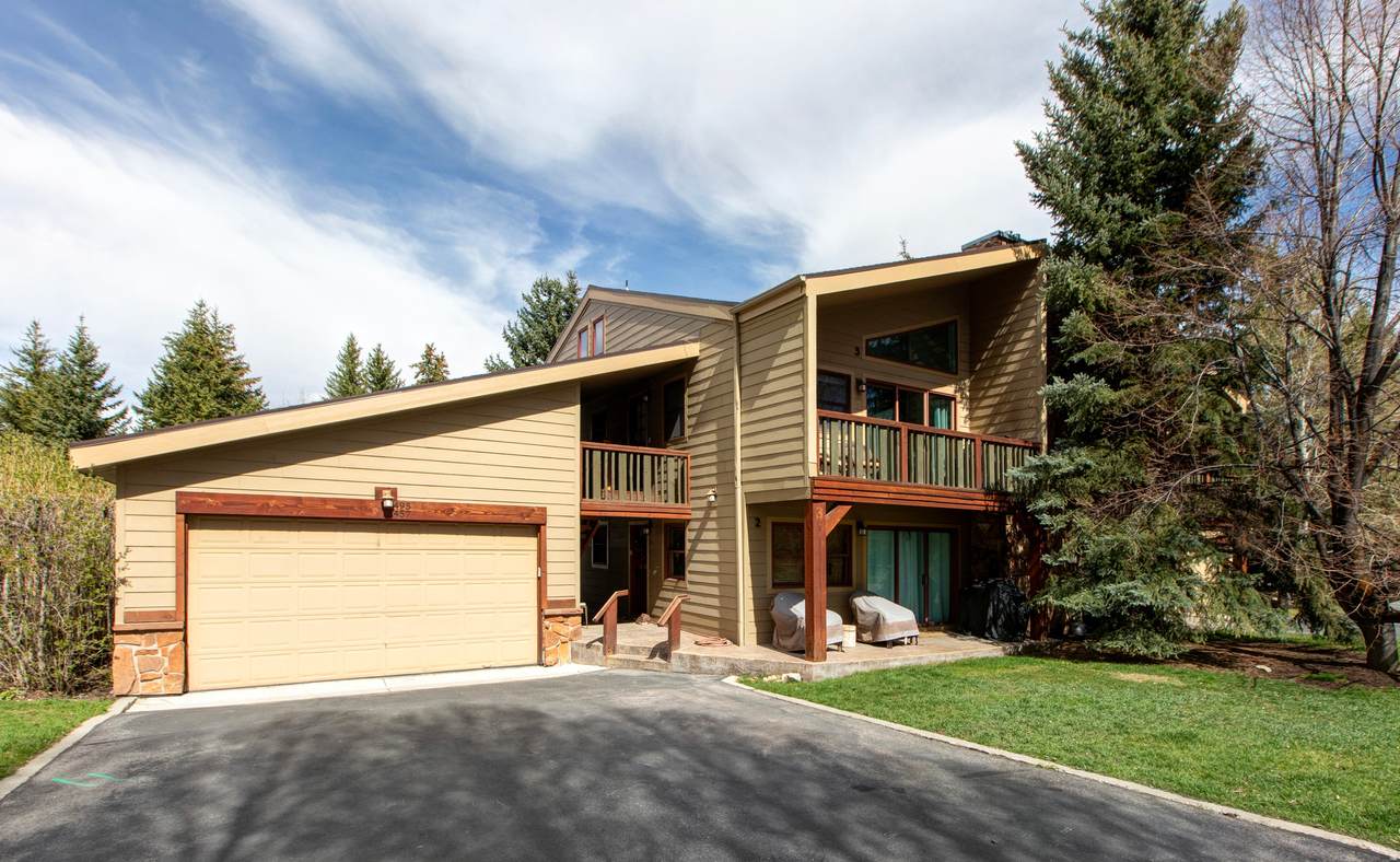 495 Windrift Ln - Photo 1