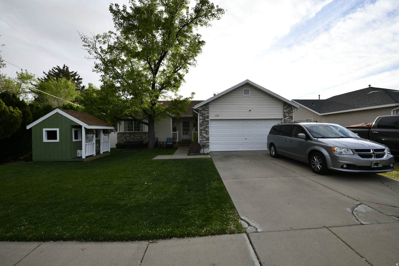 228 Larkin Ln - Photo 1