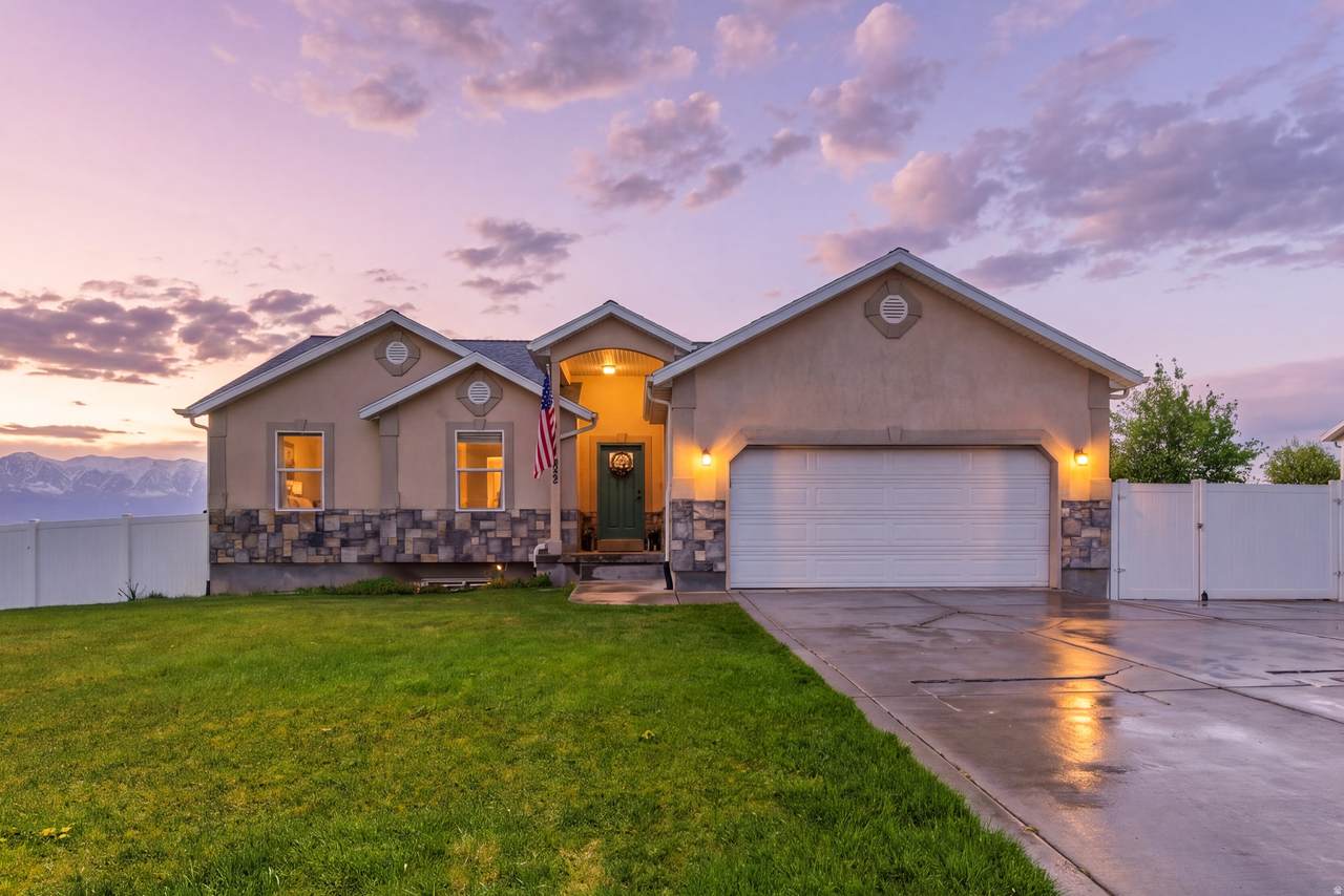 4054 Mountain Moon Dr - Photo 1