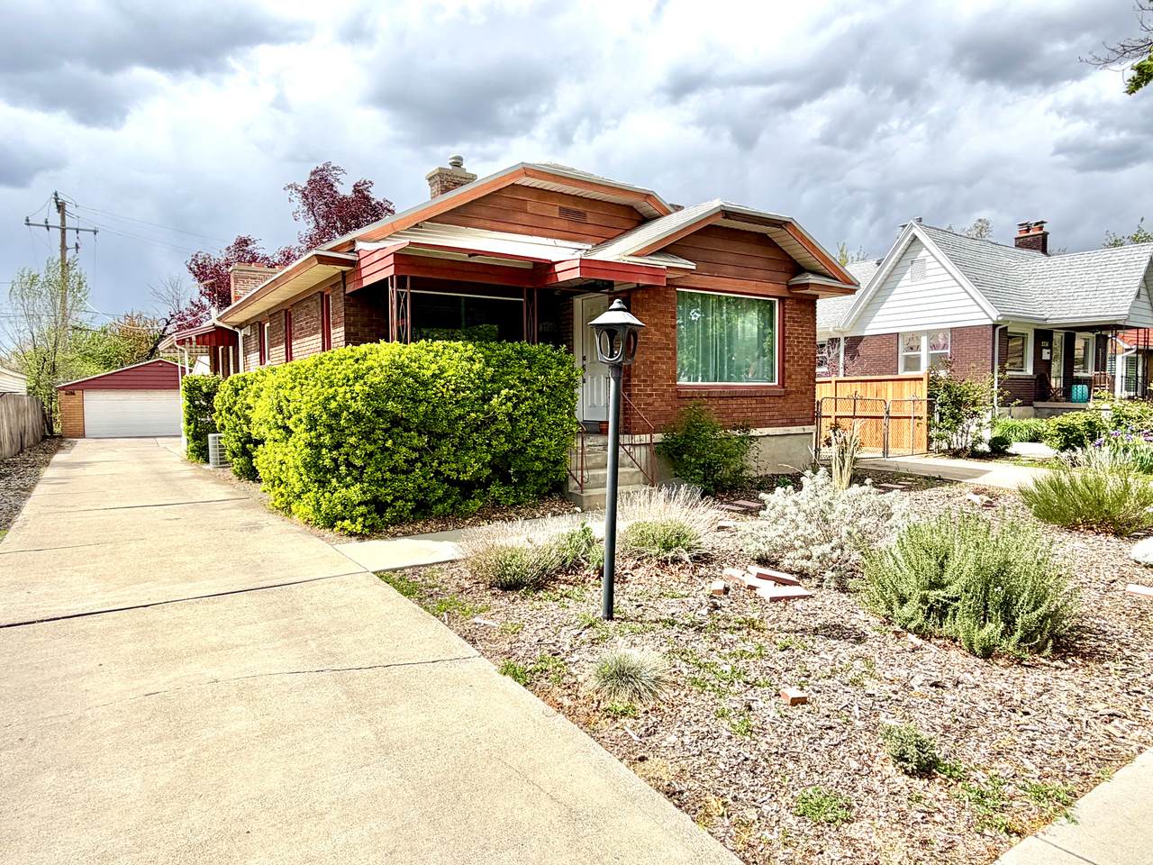 2742 Beverly St - Photo 1