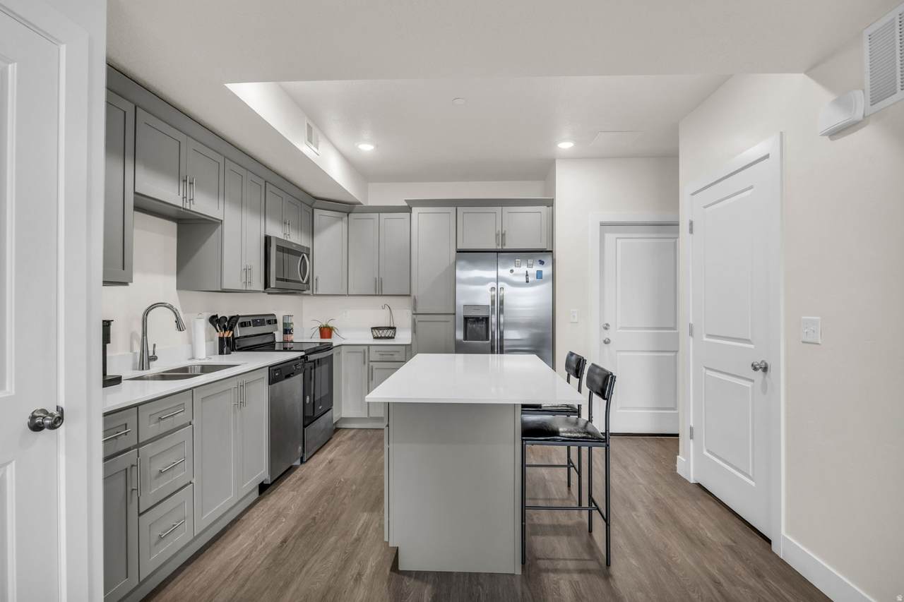 2101 Main St - Photo 1