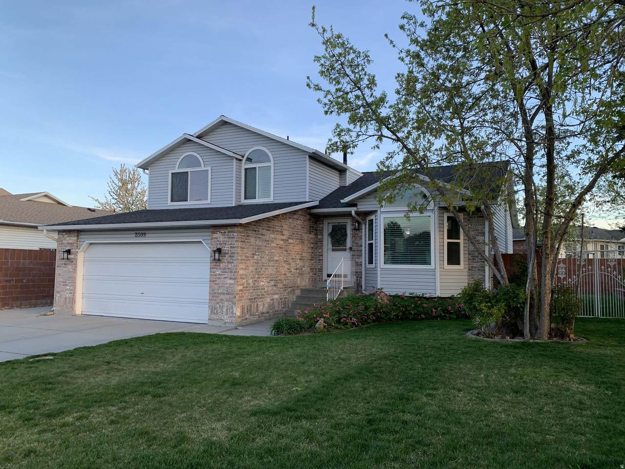 2509 Masons Mile Dr - Photo 1