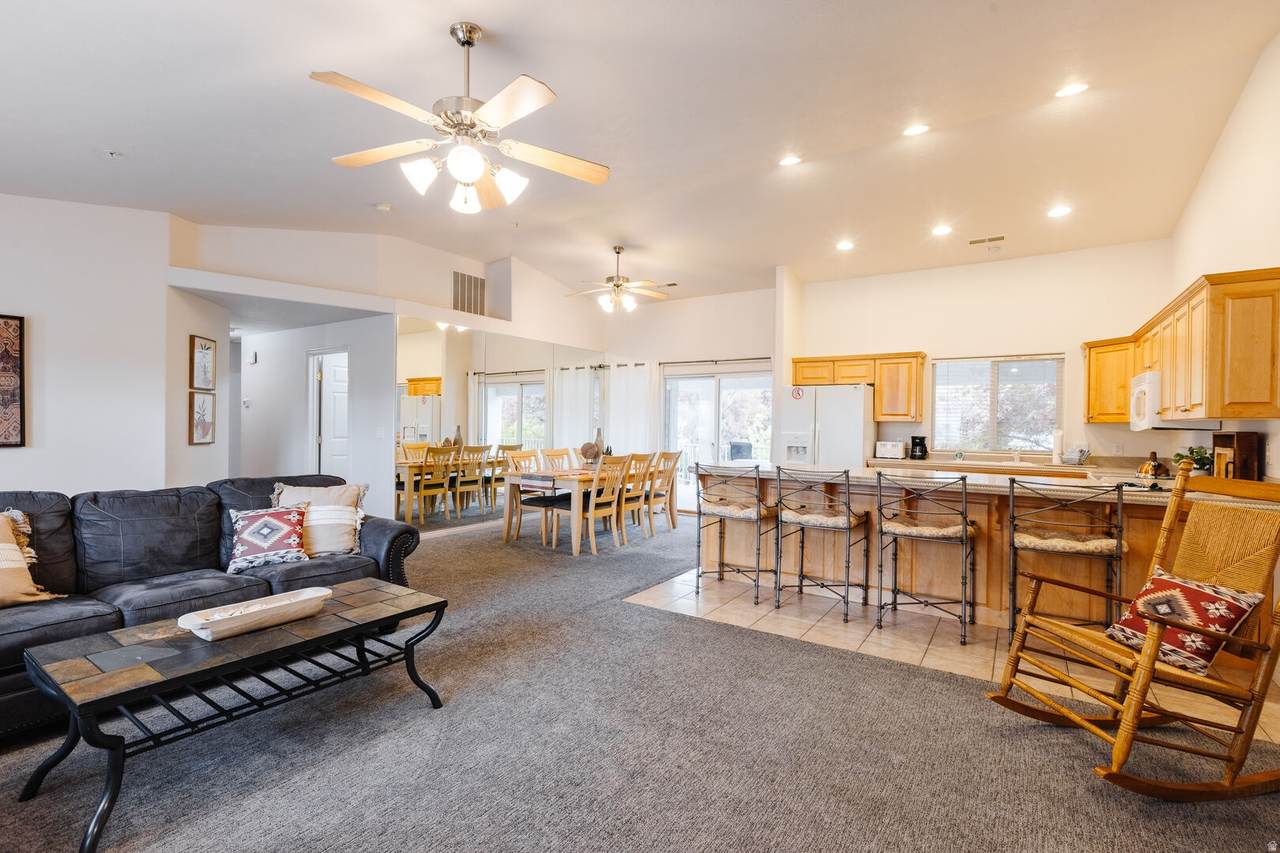 1845 Canyon View Dr - Photo 1