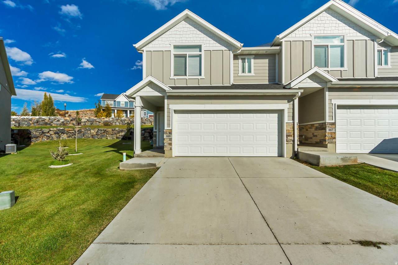 889 Sapphire St - Photo 1