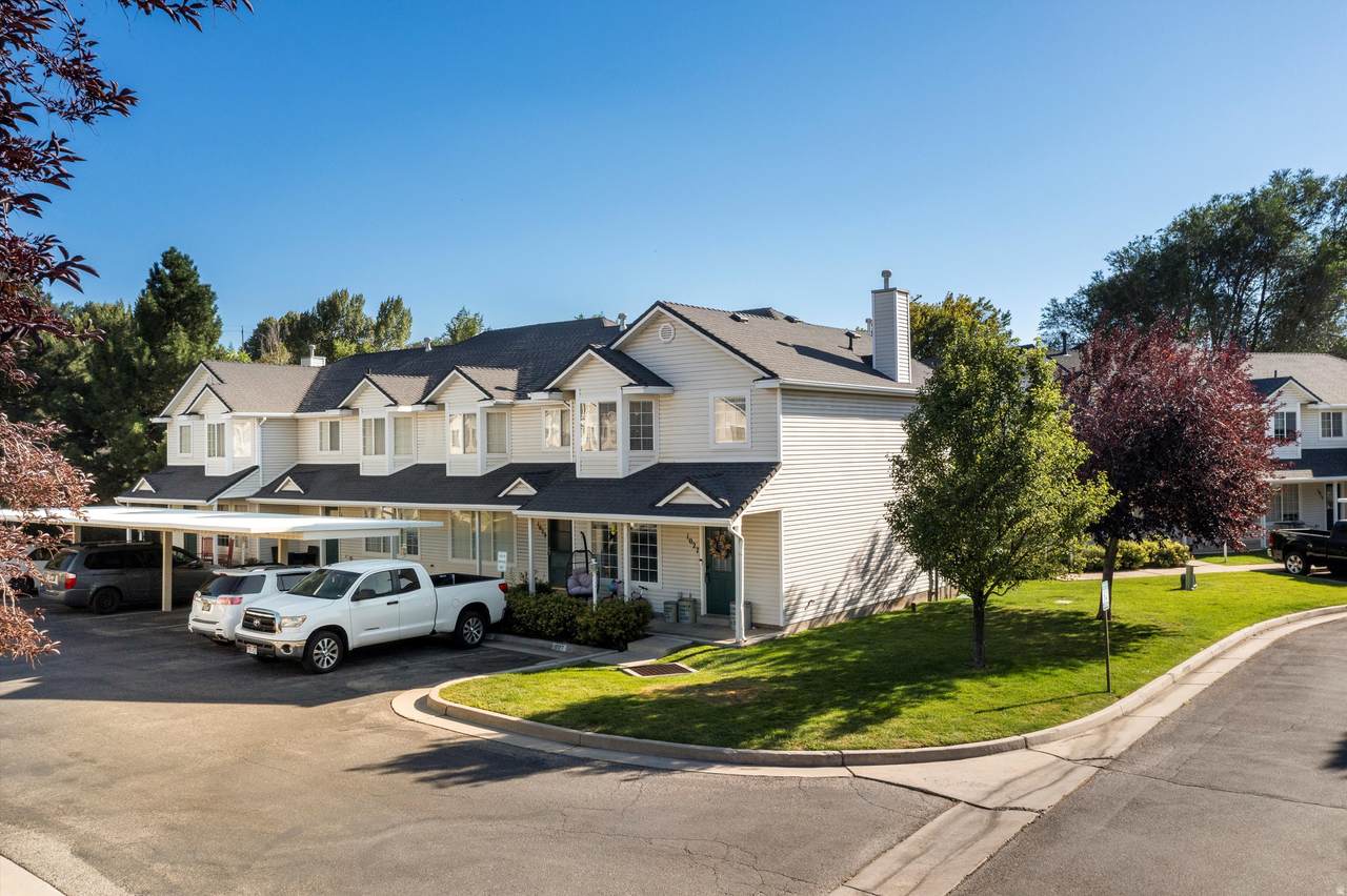 1027 Sara Ln - Photo 1