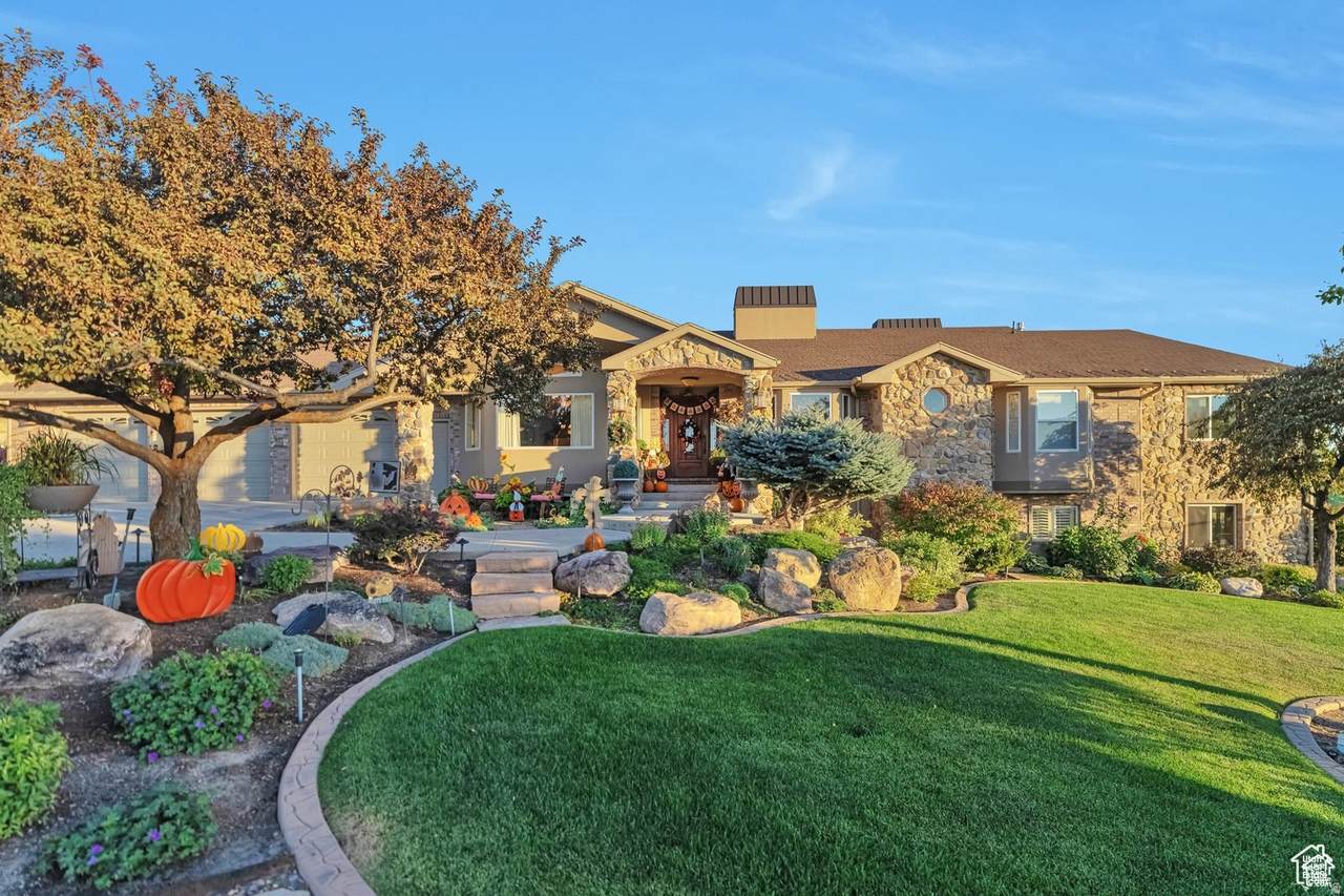 1040 Canyon Rd - Photo 1