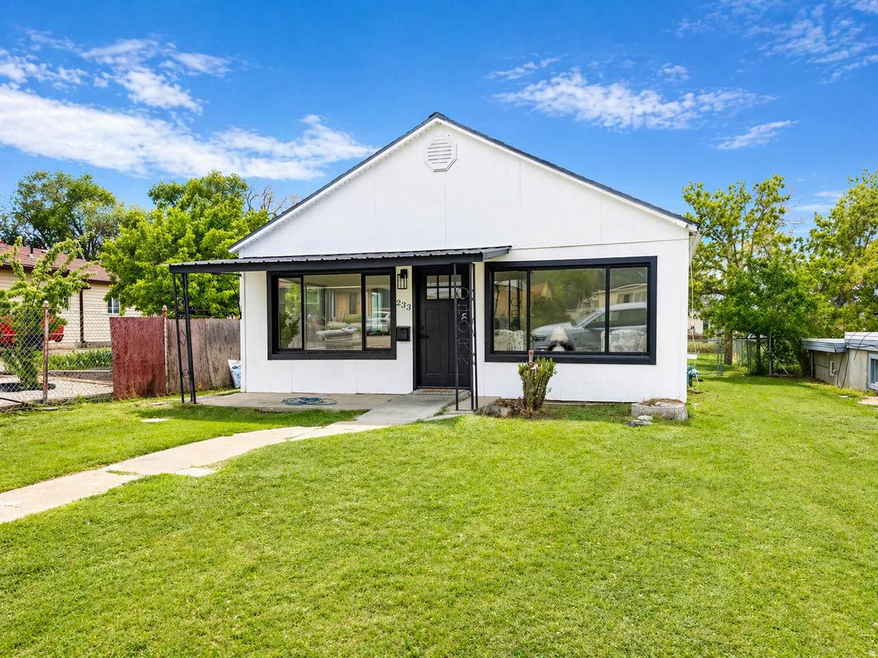 233 2ND St - Photo 1