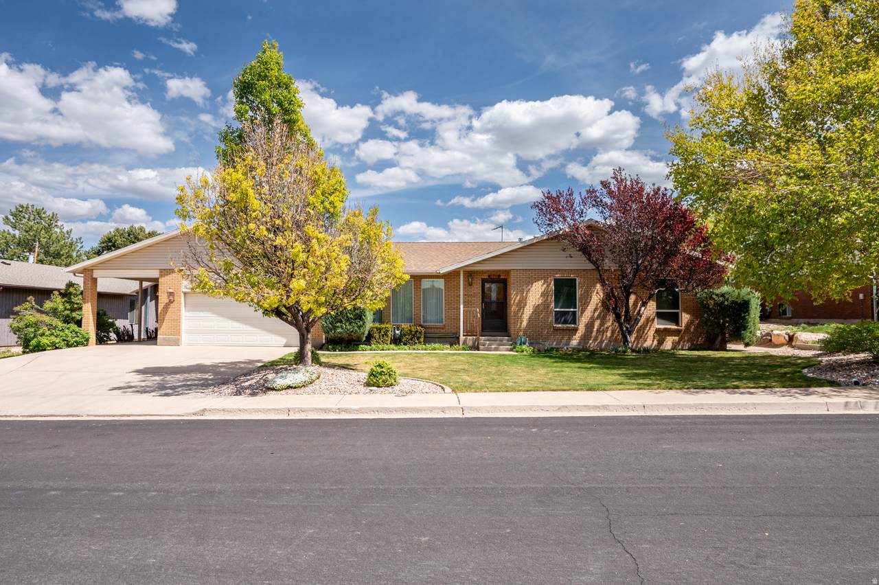 1069 Cedar Knolls Dr - Photo 1