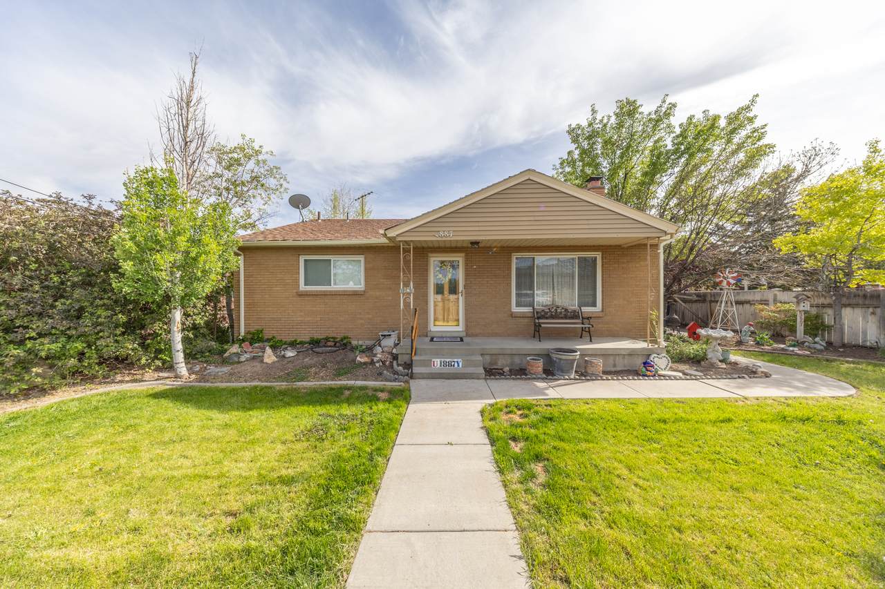 1887 Myers Ln - Photo 1