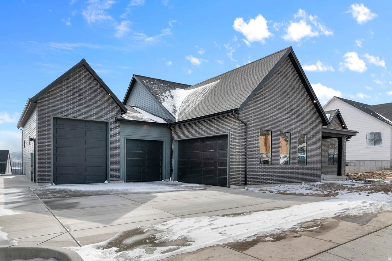 54 Talisman Ave - Photo 1