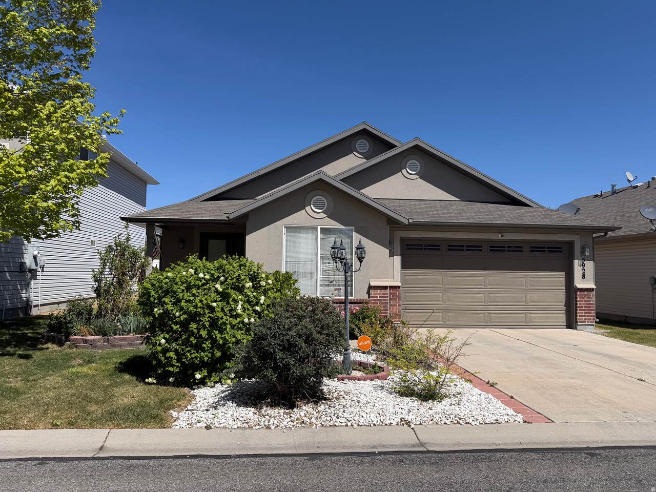 5928 Roseberry St - Photo 1