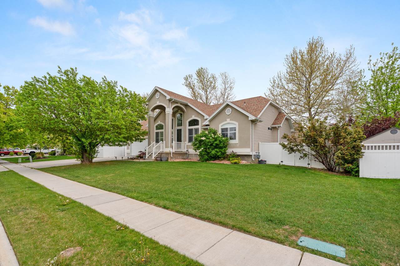 257 Lakeside Dr - Photo 1