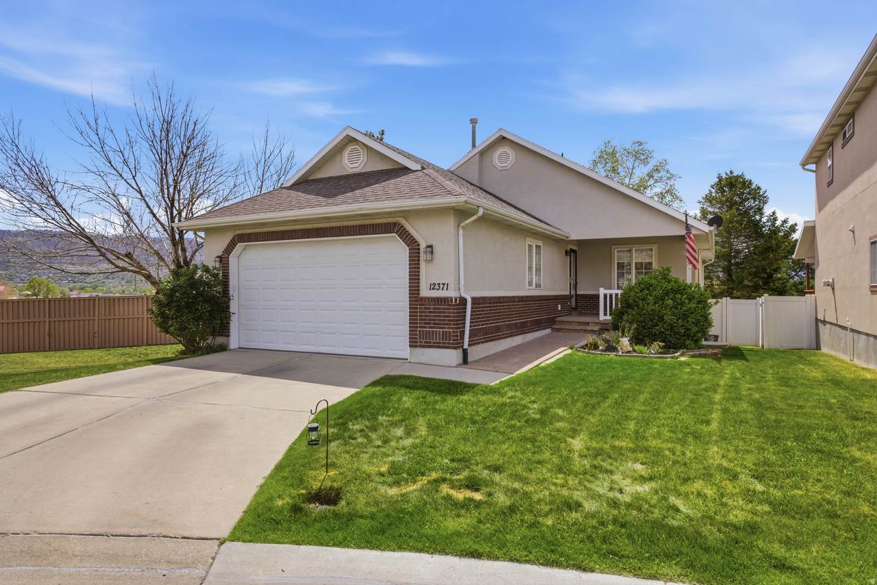 12371 Parkstone Ct - Photo 1
