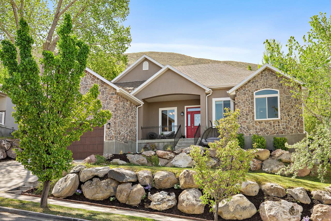 394 Brewster Dr - Photo 1