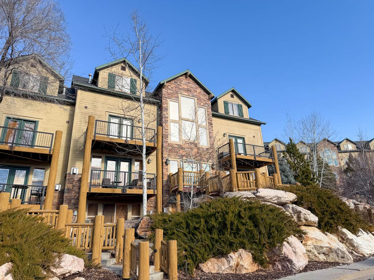 5060 Lakeview Dr - Photo 1