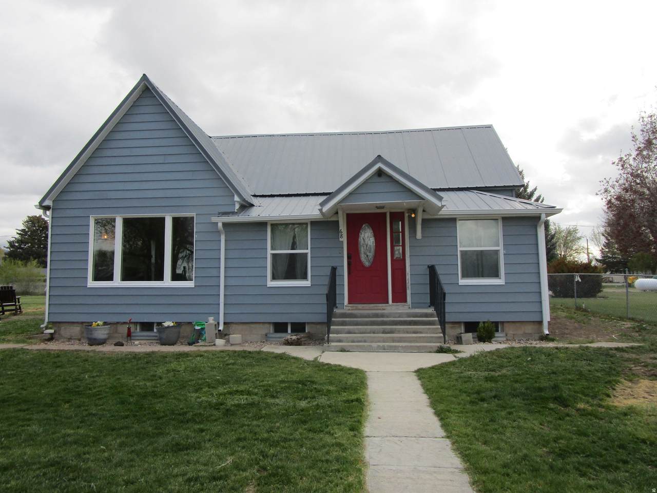 68 2ND St - Photo 1