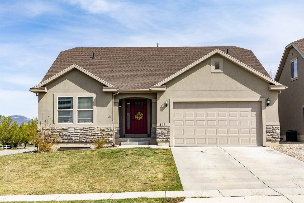 415 Acord Way - Photo 1