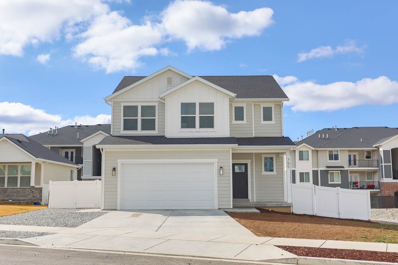 795 Brook Ave - Photo 1