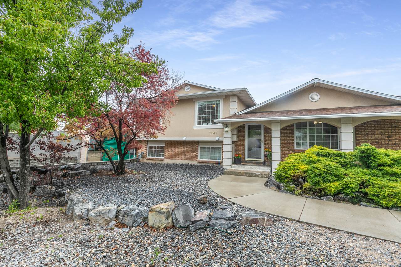 7247 Wood Green Rd - Photo 1