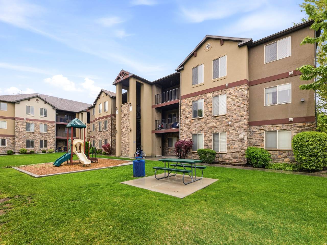 956 580 - Photo 1