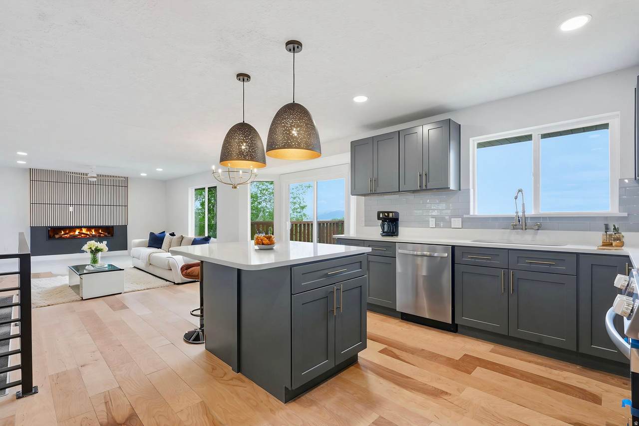 1754 California Ave - Photo 1