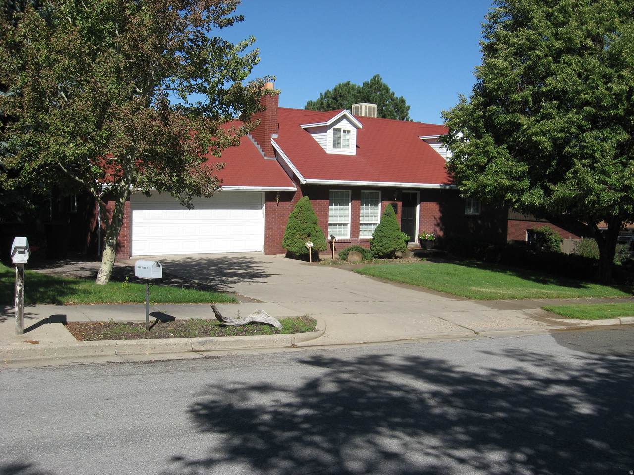 3166 Linden - Photo 1