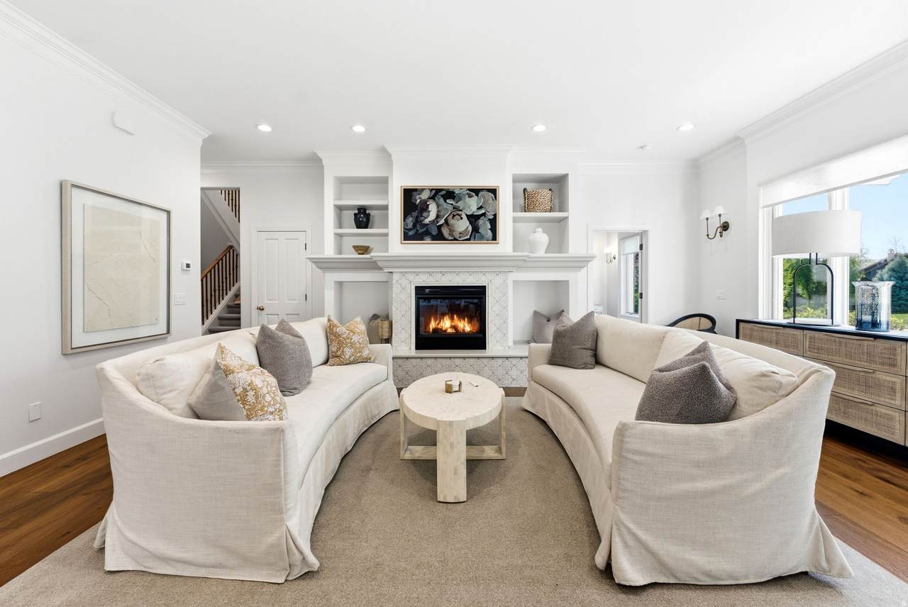 33 Village Cir - Photo 1