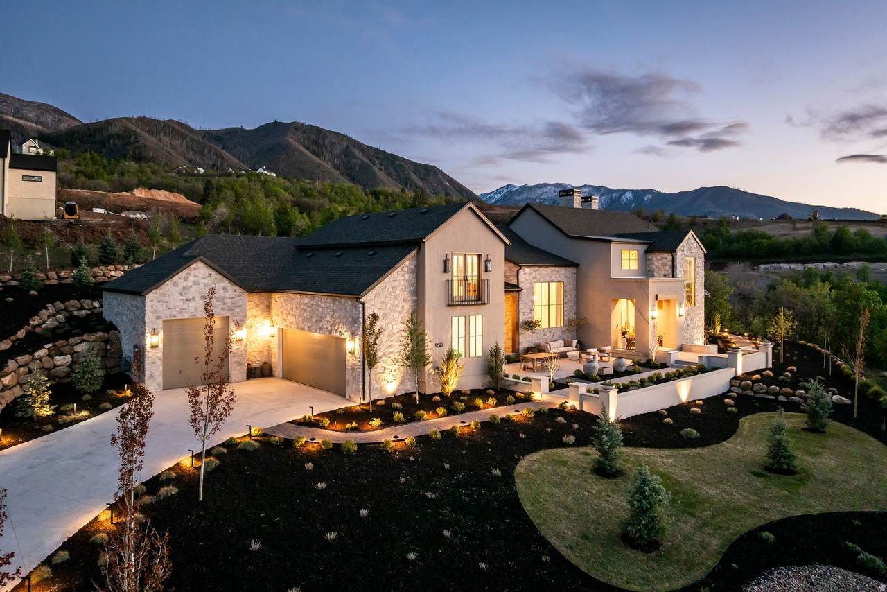 950 Aspen Cir - Photo 1
