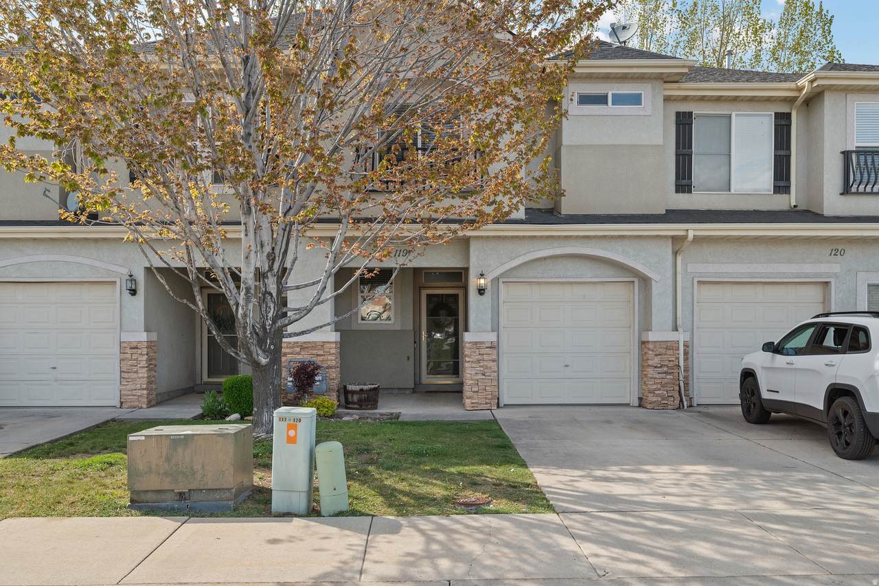 211 Greenfield Cir - Photo 1